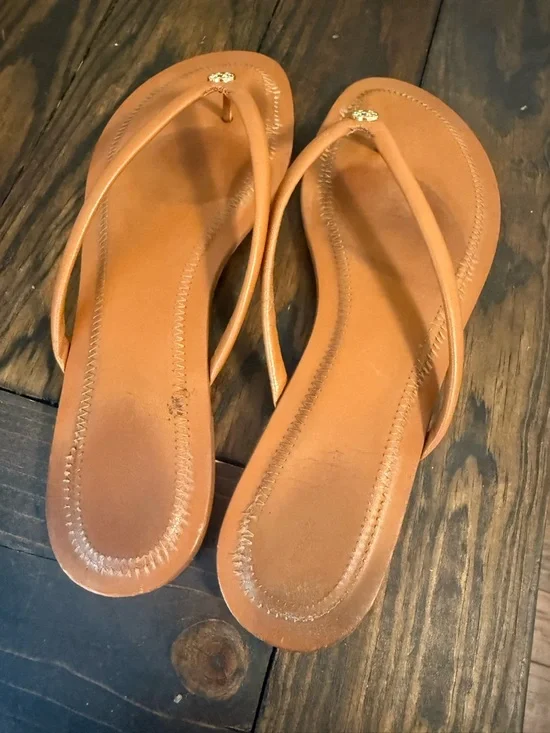 Tory Burch Chelsea Leather Flip Flop - Picture 3 of 9